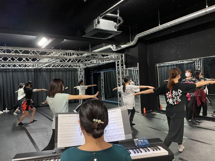 ピアノ生演奏でのダンス基礎練｜劇団カスタリア 稽古日誌#39