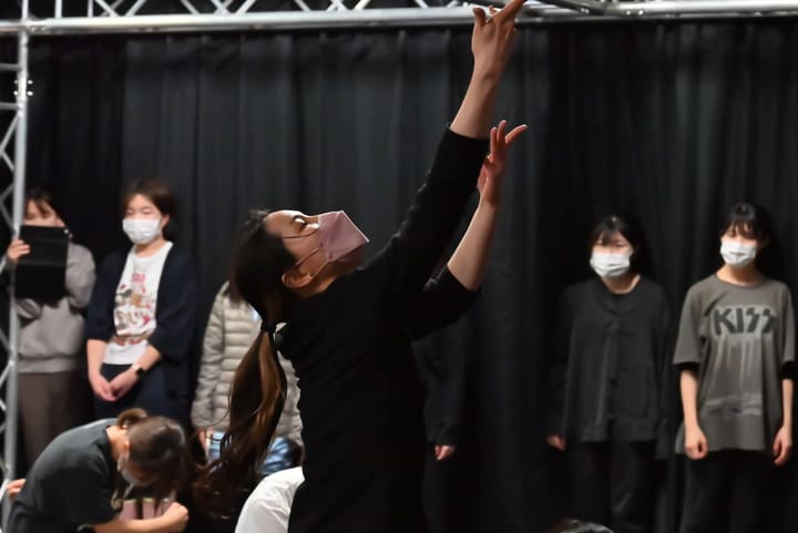 パンフレット撮影と照明入りの衣裳付き通し｜劇団カスタリア 稽古日誌#80