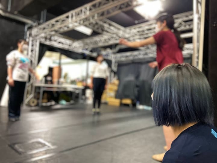左利きの練習と、キュートな歌唱稽古｜劇団カスタリア 稽古日誌#99