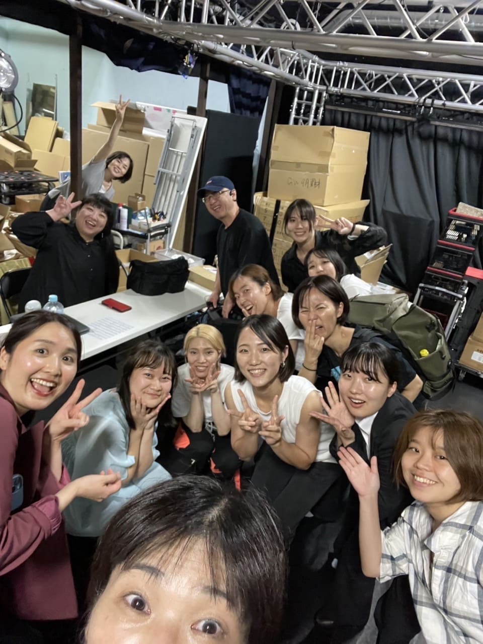 稽古場に集まった団員全員での集合写真|劇団カスタリア「清子と桃香」稽古