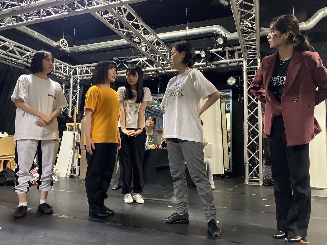 見どころの振付紹介 鬼のお仕事ダンスとゴシップ探し｜劇団カスタリア 稽古日誌#175