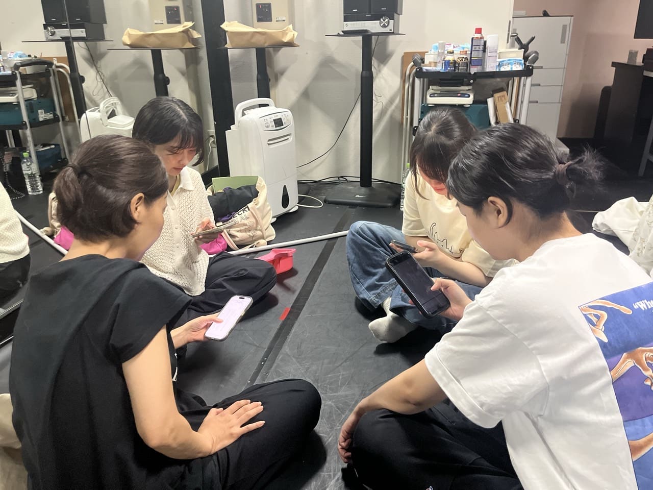 ホウキで叩くシーンに苦戦、ダンスは基礎練習|劇団カスタリア 稽古日誌#191